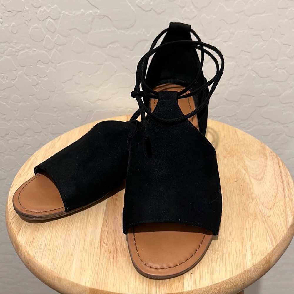 Universal Thread Sandals